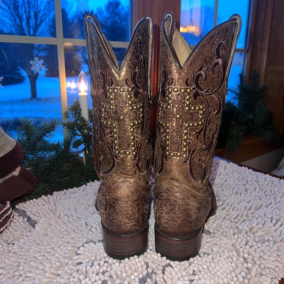 Woman’s Corral Cross boots 👢👢75$ OBO - Picture 5 of 8